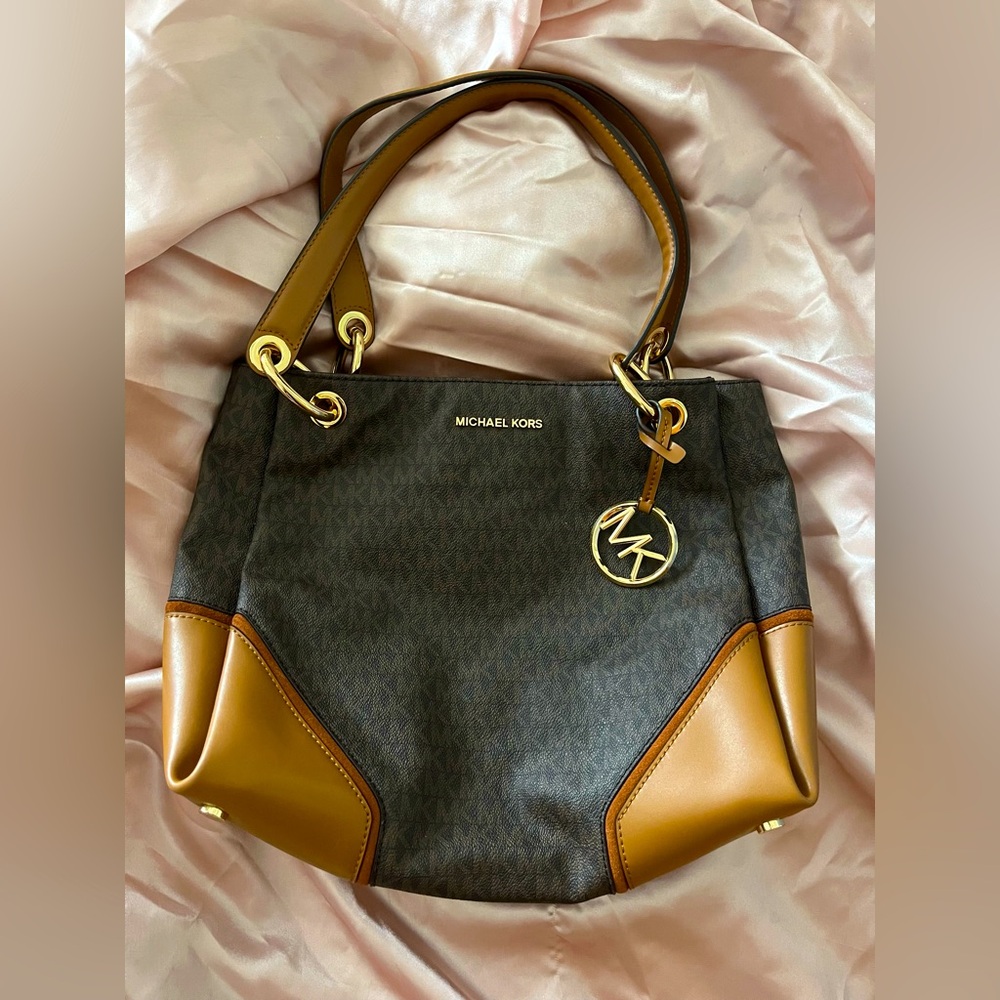 Micheal kors purse